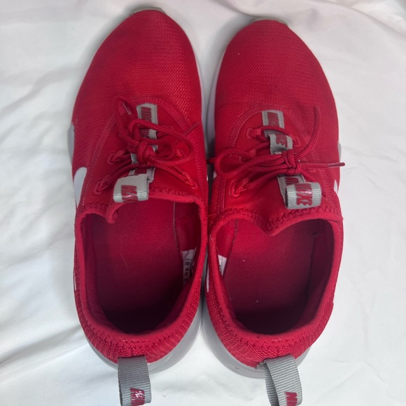 Womens red Nike size 8 - Picture 3 of 3